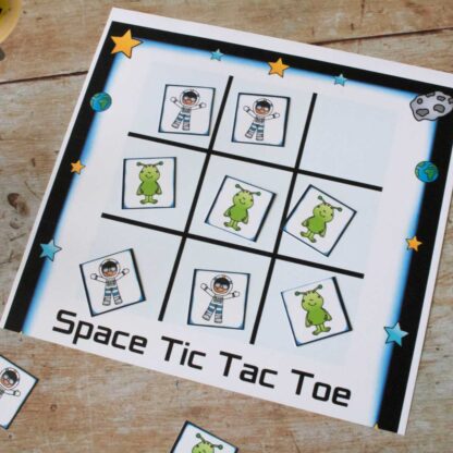 print and play this free printable space men alien vs astronaut tic tac toe game for kids